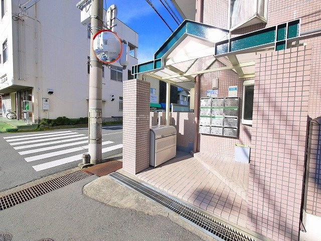 プレアール東生駒のその他共用部分|落ち着いたエントランスです