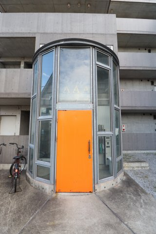 カーサトリプルエーのエントランス|外観は落ち着いています