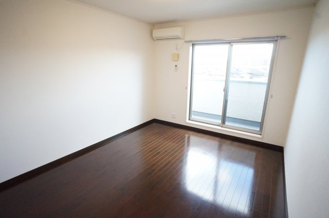 ティーズハイツツダヌマの居間・リビング