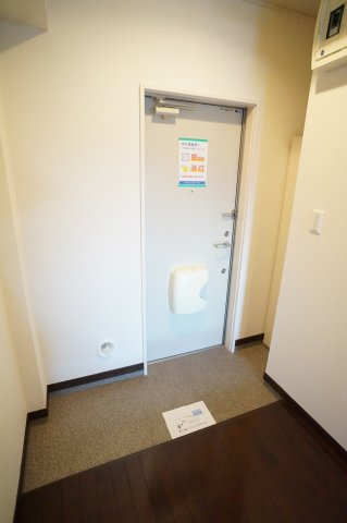 ティーズハイツツダヌマの玄関