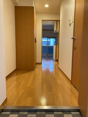 【玄関】 | ロイヤル渡辺通Ⅱ | 別号室の写真になります。現況優先。