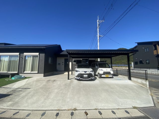 【駐車場】 | 宇土市花園台町 | ☆並列3台駐車可能です☆ご来客時も安心です！☆カーポート付き（並列2台駐車可！☆