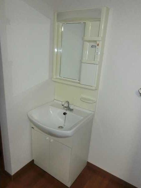 ネオ・メープル高松の独立洗面台