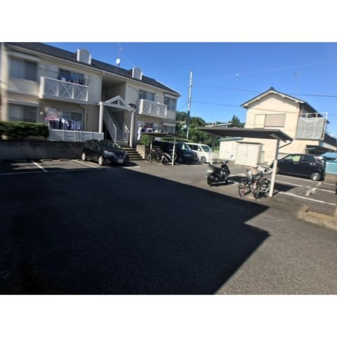 城山ハイツの駐車場|カースペースがあります