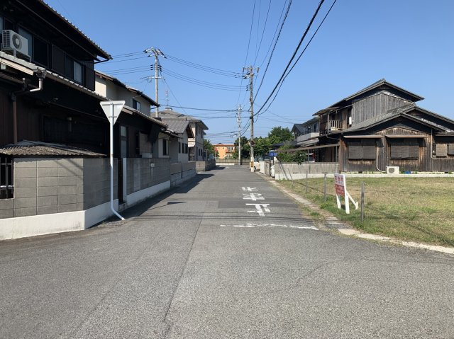 児島下の町10丁目　2区画（1号地）の前面道路含む現地写真