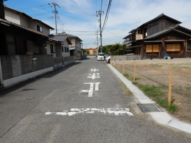 児島下の町10丁目　2区画（1号地）の前面道路含む現地写真