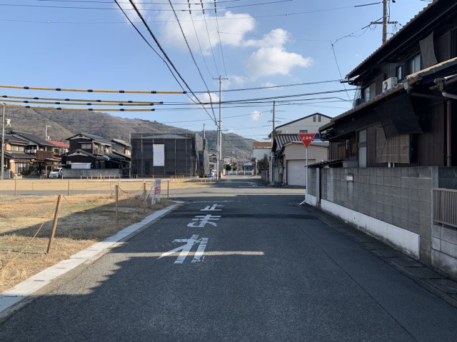 児島下の町10丁目　2区画（1号地）の前面道路含む現地写真