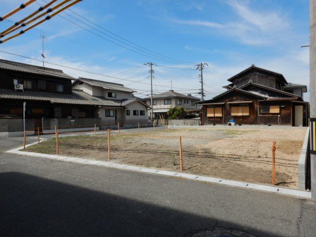 児島下の町10丁目　2区画（1号地）の前面道路含む現地写真