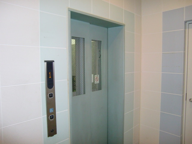 サンコースパンキーギャレットのロビー|エレベーター