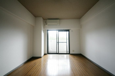 【居間・リビング】 | ウィステアリア | 別号室の写真になります。現況優先。