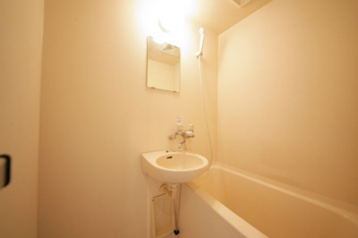 【浴室】 | ウィステアリア | 別号室の写真になります。現況優先。