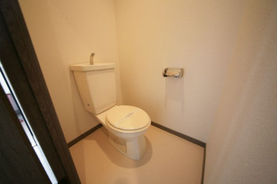 【トイレ】 | ウィステアリア | 別号室の写真になります。現況優先。