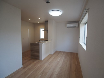 【内装】 | LUMIERE | 明るい室内です