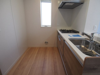 【キッチン】 | LUMIERE | コンパクトなキッチンで掃除もラクラク