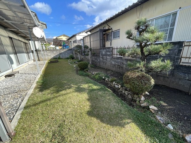 各務原市尾崎南町１丁目の庭