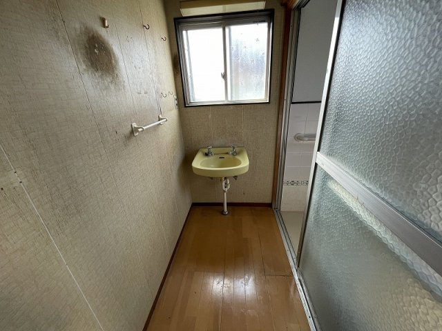 各務原市尾崎南町１丁目の洗面所
