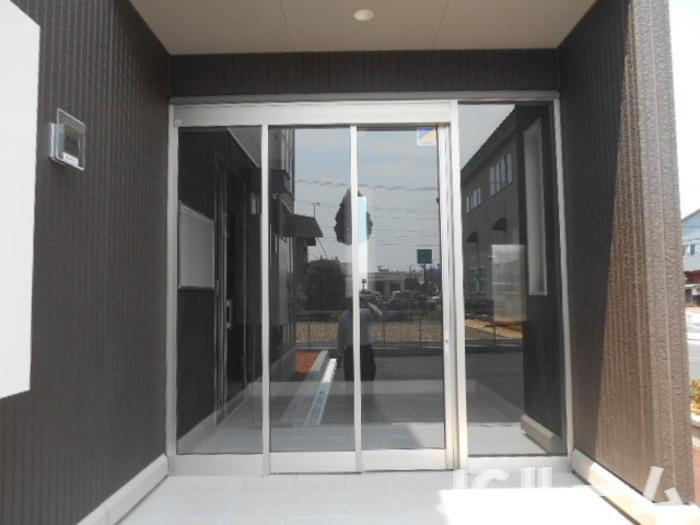 グランディール A棟のエントランス