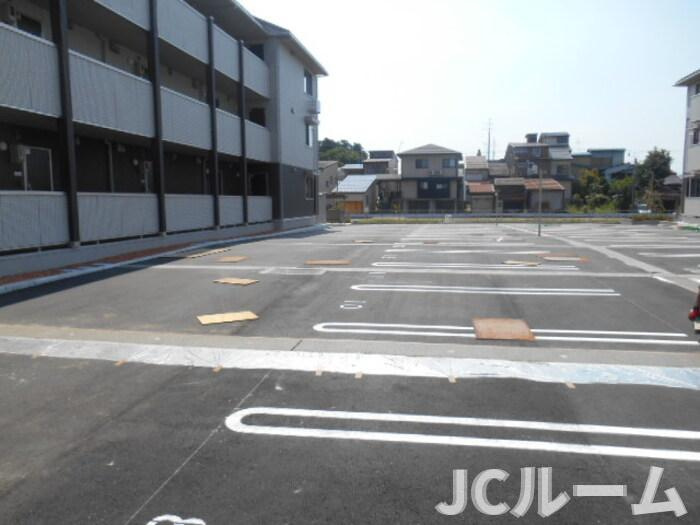 グランディール A棟の駐車場