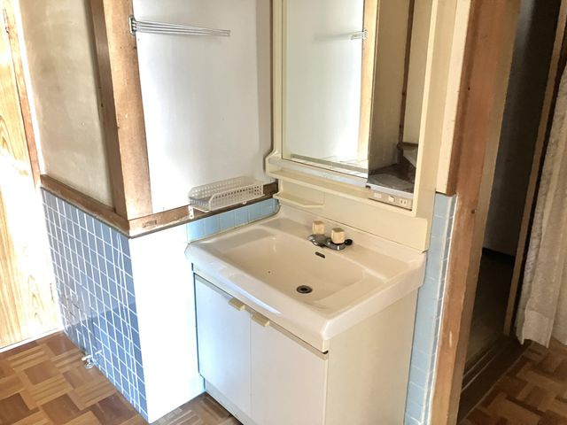 正法寺　中古戸建　8LDK+Sの洗面所|洗面台