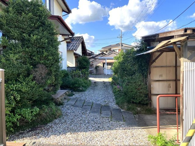 正法寺　中古戸建　8LDK+Sの外観|前面道路含む現地写真