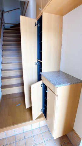 マジュネスの玄関