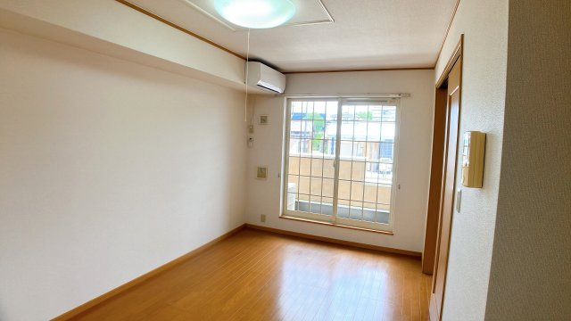 マジュネスの居間・リビング