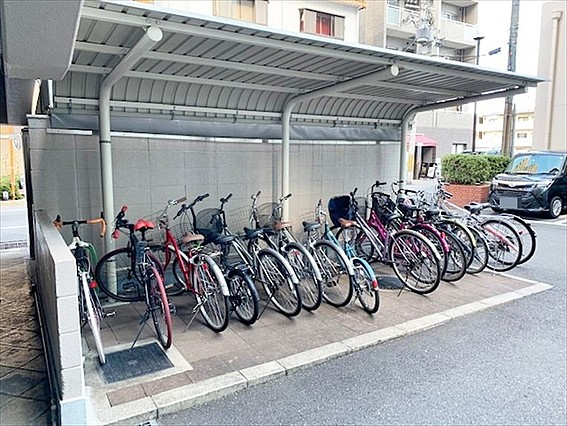 進和江坂アーバンライフの駐輪場