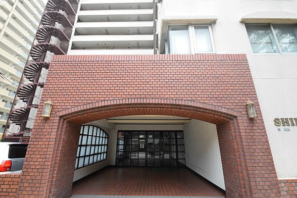 進和江坂アーバンライフのエントランス|毎日通るエントランスはこのようになっています