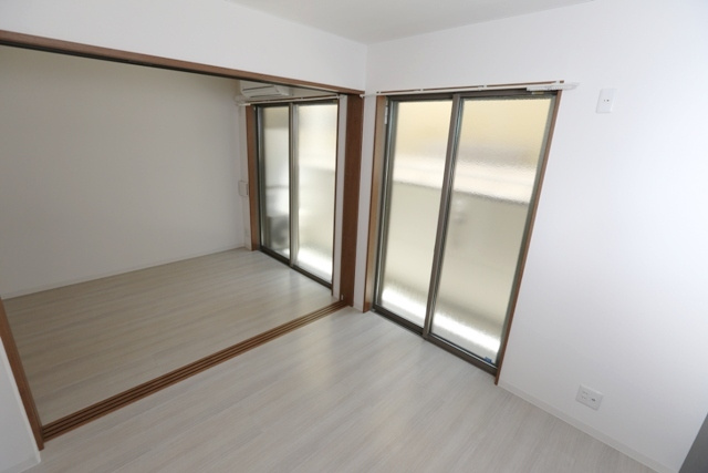 【寝室】 | エルパシオン吹田泉町