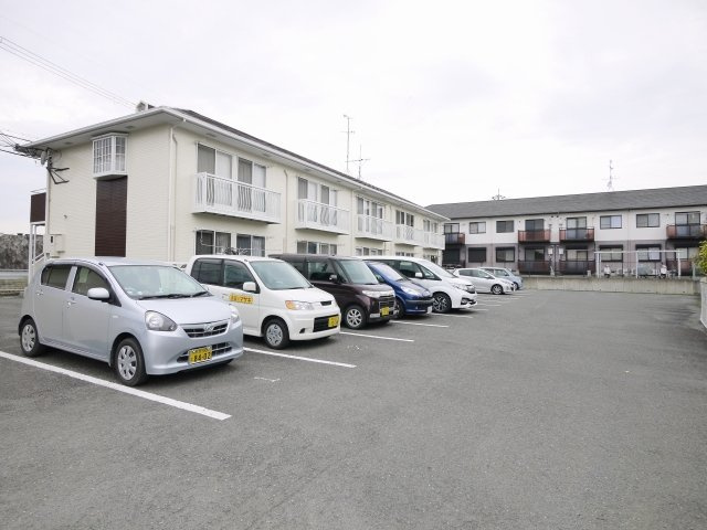 エステートピア稜の駐車場|駐車場があります