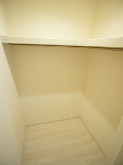 【収納】 | リーブルファイン茂呂15号棟 | ウォークインクロゼット付きでお部屋はスッキリ♪