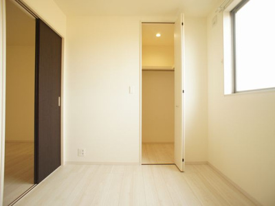 【子供部屋】 | リーブルファイン茂呂15号棟 | お部屋が広く使える充実収納付きです♪