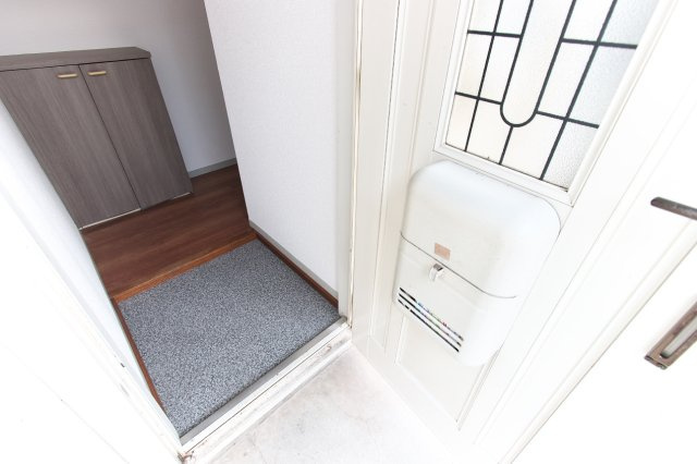 エステート広Dの玄関