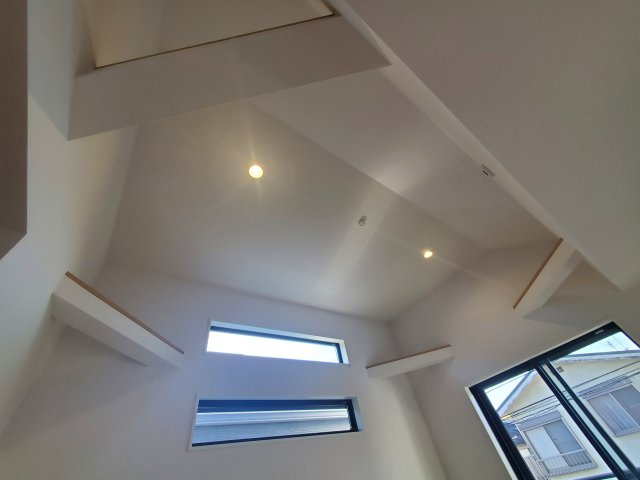 【その他】 | 杉並区宮前３丁目　新築戸建　D号棟 | LDK20帖、延床面積89.46㎡の４LDK＋P！固定階段にて昇降可能なロフト付きです♪前面道路は約4.5ｍの公道につき、お車の出し入れも楽々♪♪モデルハウスご用意しております。
