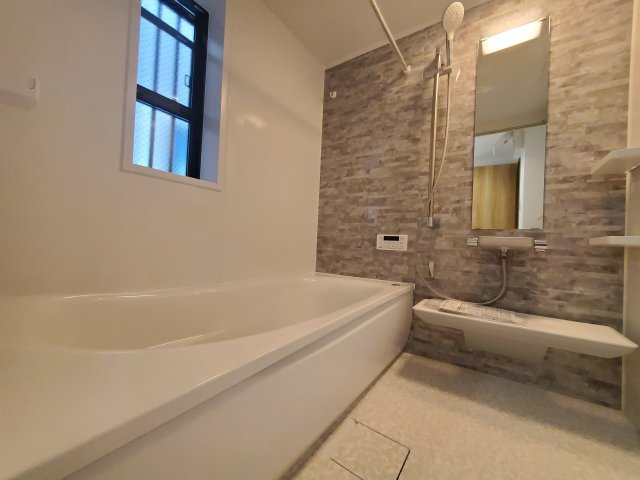 【浴室】 | 杉並区宮前３丁目　新築戸建　D号棟 | LDK20帖、延床面積89.46㎡の４LDK＋P！固定階段にて昇降可能なロフト付きです♪前面道路は約4.5ｍの公道につき、お車の出し入れも楽々♪♪モデルハウスご用意しております。
