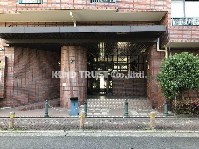 メゾン・エルミタージュのエントランス|建物の内部です