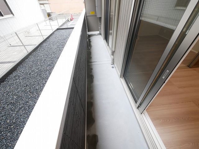 ラヴィベールのバルコニー|外からの目が気にならないバルコニーで洗濯物が干せます