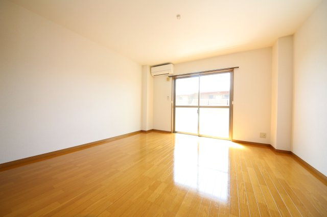 youngleavesの居間・リビング|別部屋同一間取りのお写真となります。