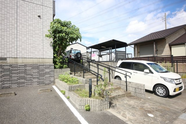 youngleavesの駐車場