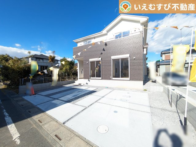 KEIAI FiT　羽生市南羽生3期の駐車場|前面道路が広く、間口もゆったり。駐車が苦手なママもらくらく停められます
