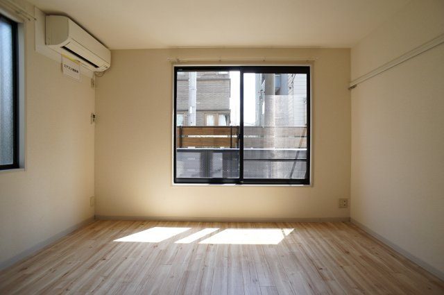 ディアコート亀戸　Ｂ棟の居間・リビング|ウォシュレット(上部棚有)