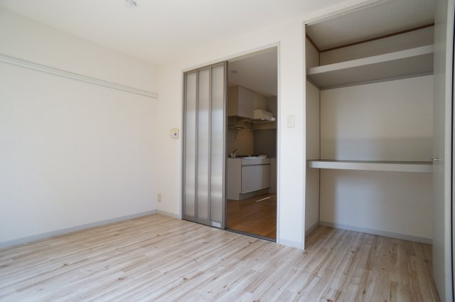 ディアコート亀戸　Ｂ棟の居間・リビング|洋室～玄関の様子、広～い♪