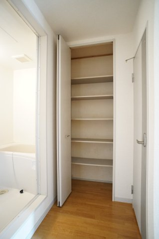 ディアコート亀戸　Ｂ棟の収納|洗濯機置場