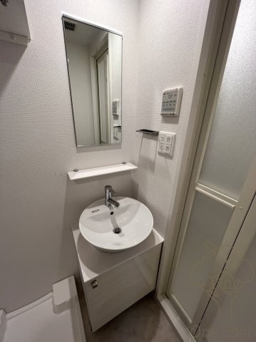 エスリード新大阪ラヴァーグの独立洗面台
