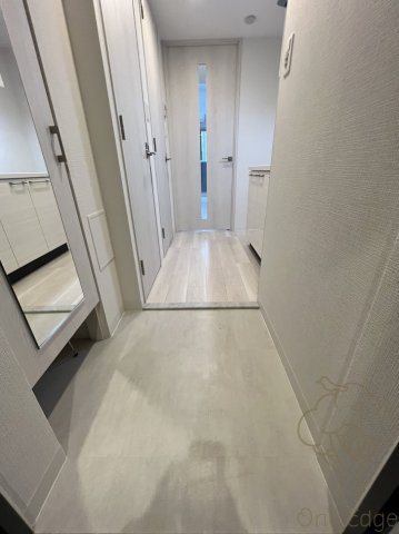 エスリード新大阪ラヴァーグの玄関