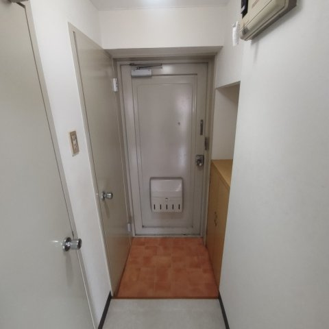 室蘭東町第１住宅の玄関