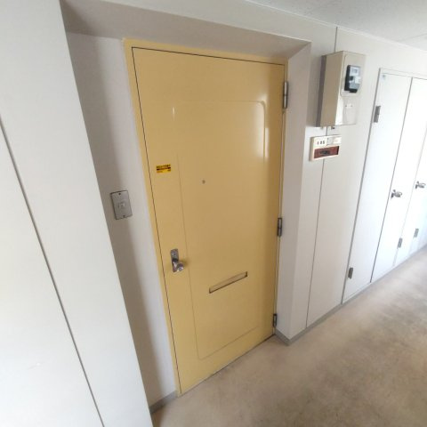 室蘭東町第１住宅の玄関