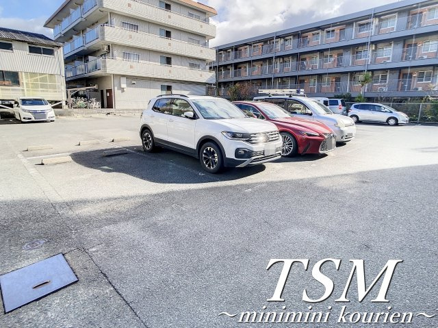 第８星ヶ丘マンションの駐車場