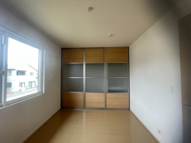 Ｖｉｌｌａ正門通　Ｂ棟の子供部屋