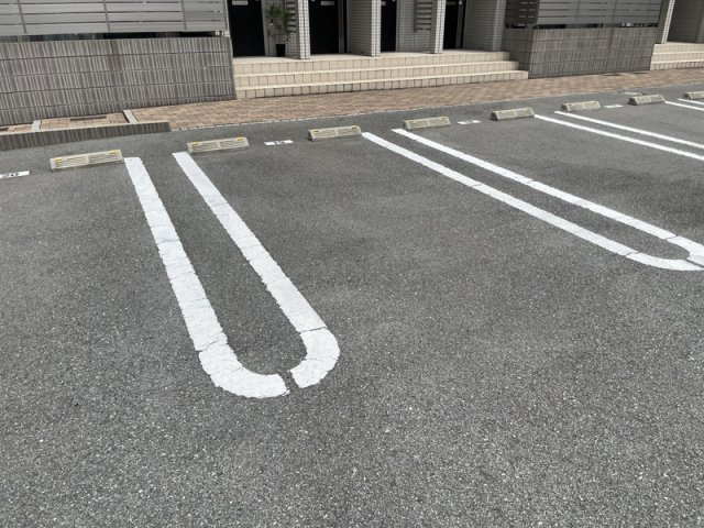 Ｖｉｌｌａ正門通　Ｂ棟の駐車場